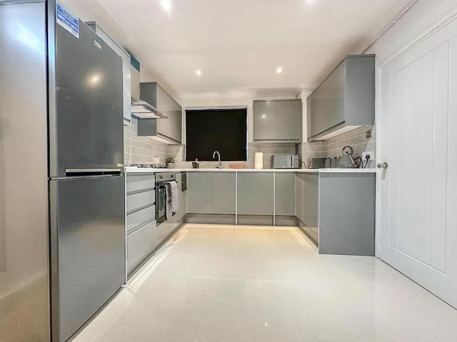 New Cosy Luxury 3 Bedroom House In Battersea Лондон Экстерьер фото