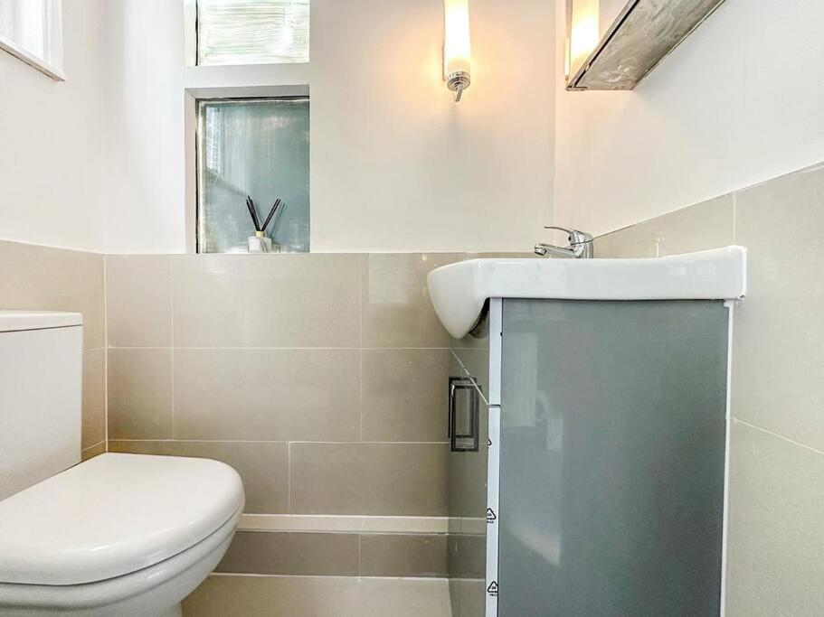New Cosy Luxury 3 Bedroom House In Battersea Лондон Экстерьер фото