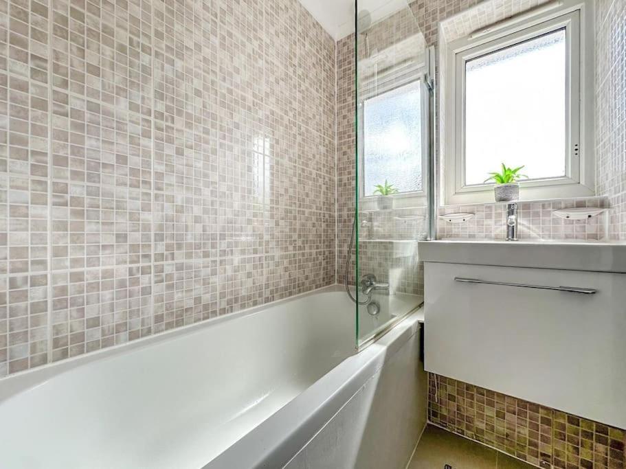 New Cosy Luxury 3 Bedroom House In Battersea Лондон Экстерьер фото